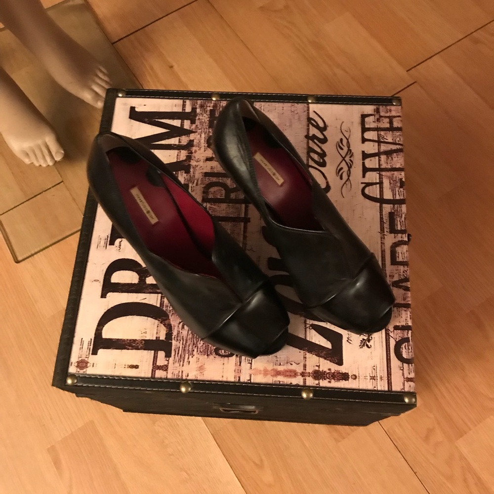 Shoes - Picture 4 of 5